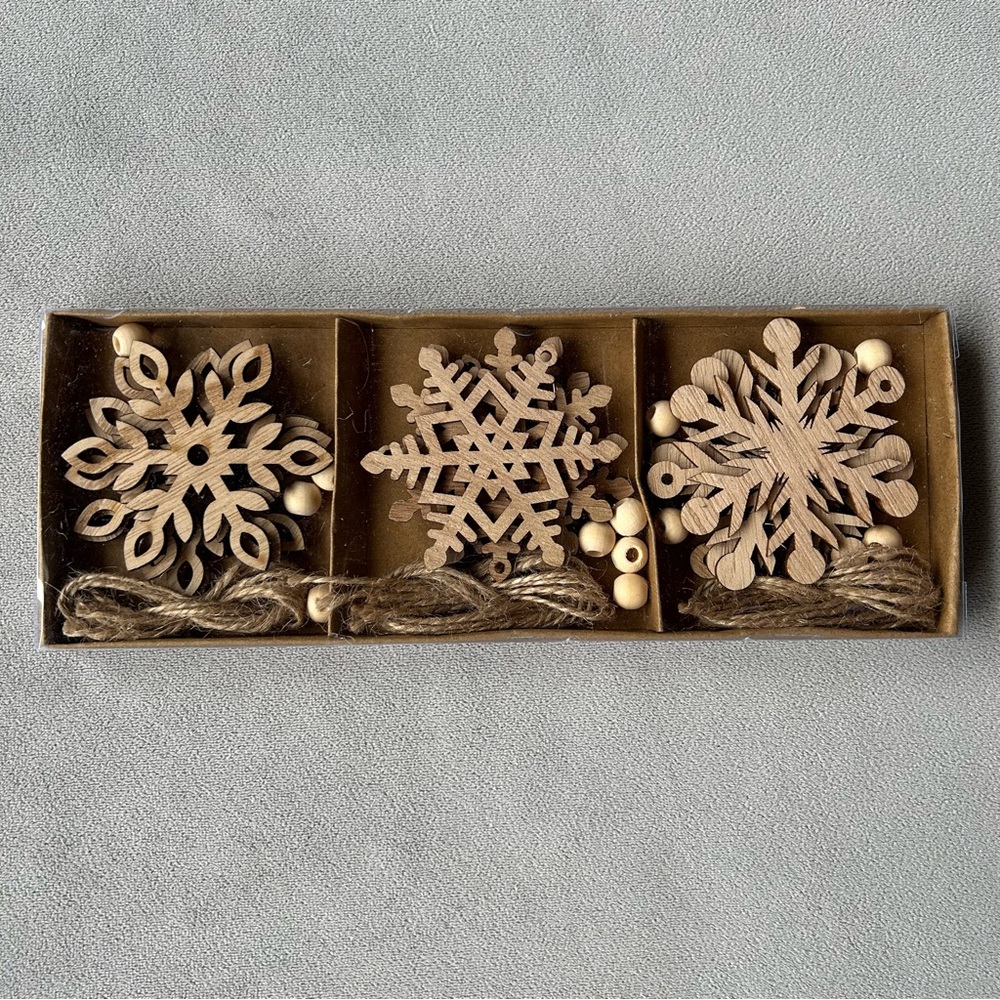 Set of 12 ~ Snowflake Ornaments ~ Brand New!
